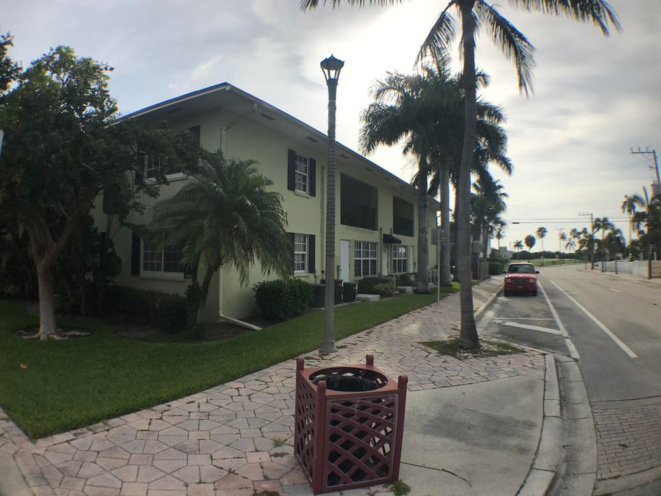 合同活跃: $2,100 (2 贝兹, 2 浴室, 980 平方英尺)