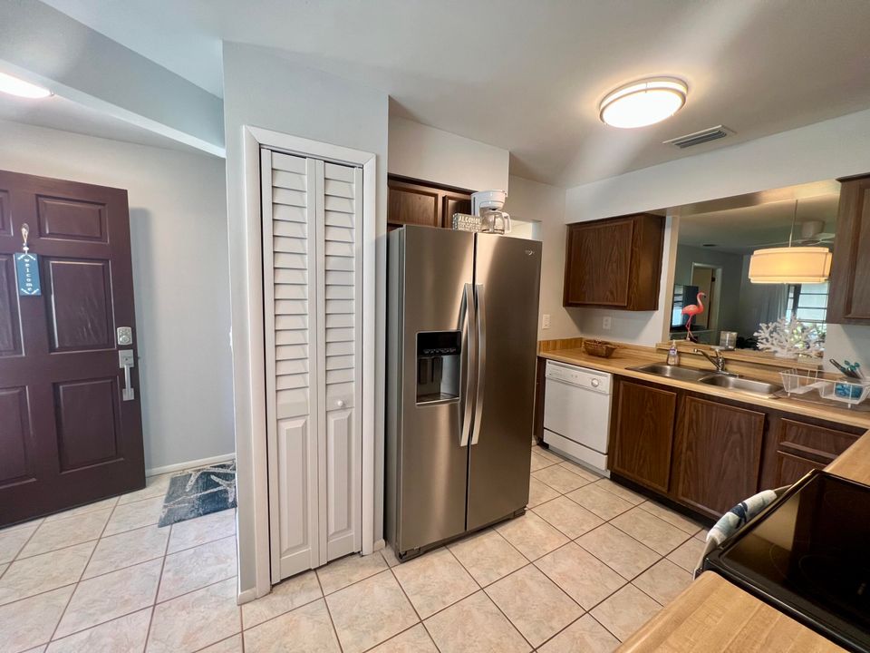 Activo con contrato: $165,000 (2 camas, 2 baños, 1078 Pies cuadrados)