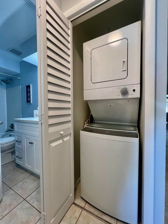 Activo con contrato: $165,000 (2 camas, 2 baños, 1078 Pies cuadrados)