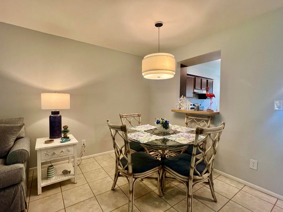 Activo con contrato: $165,000 (2 camas, 2 baños, 1078 Pies cuadrados)