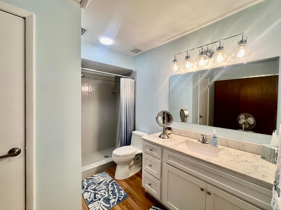 Activo con contrato: $165,000 (2 camas, 2 baños, 1078 Pies cuadrados)