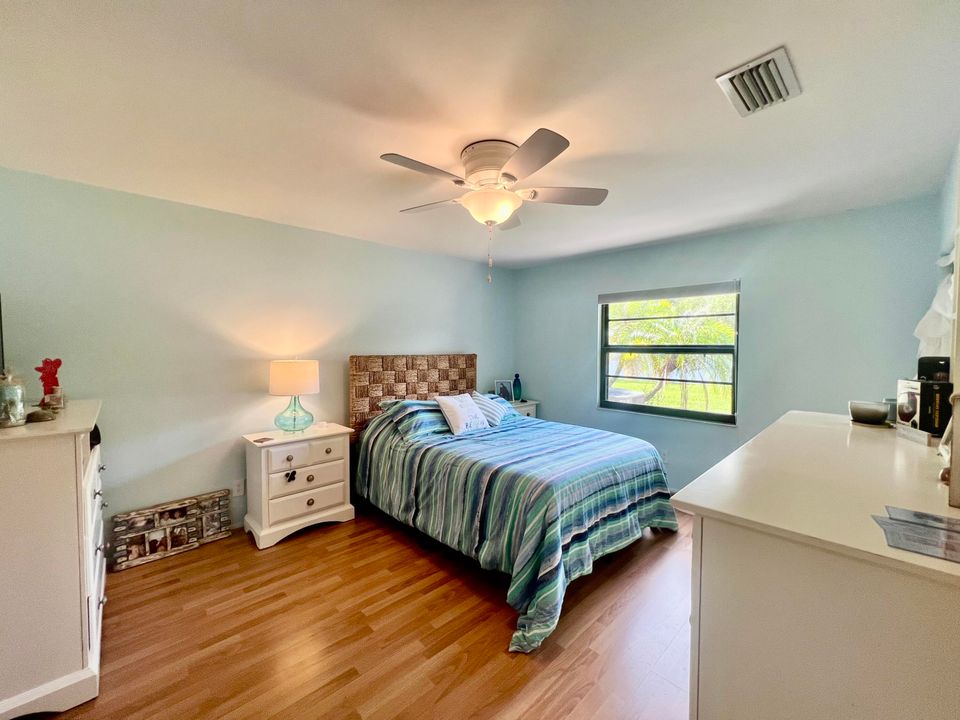 Activo con contrato: $165,000 (2 camas, 2 baños, 1078 Pies cuadrados)