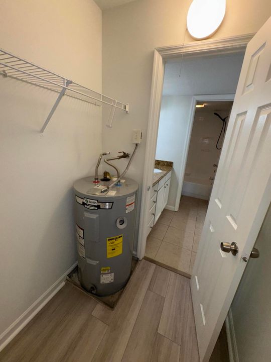 合同活跃: $2,100 (2 贝兹, 2 浴室, 980 平方英尺)