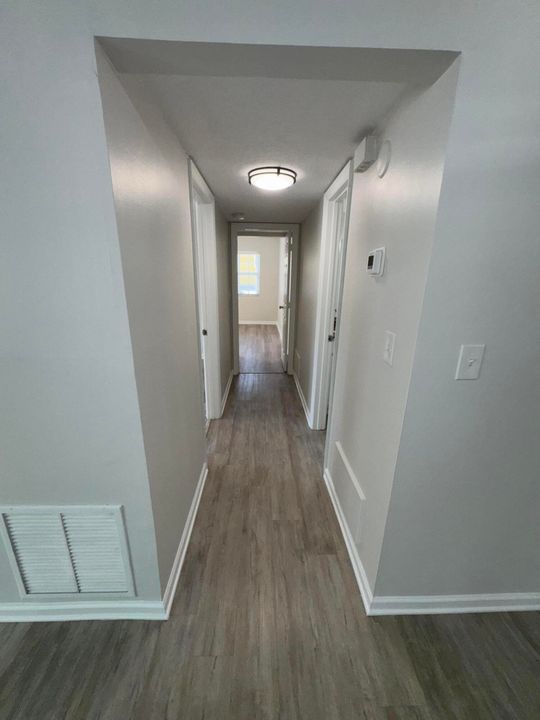 合同活跃: $2,100 (2 贝兹, 2 浴室, 980 平方英尺)