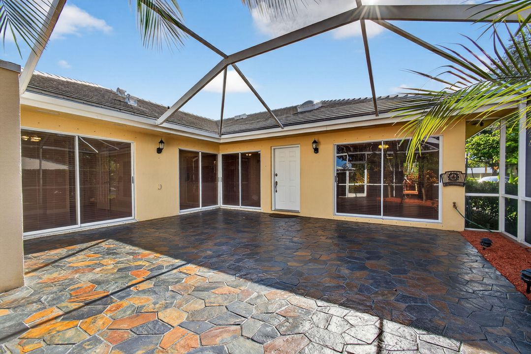 Recently Sold: $365,000 (2 beds, 2 baths, 1152 Square Feet)