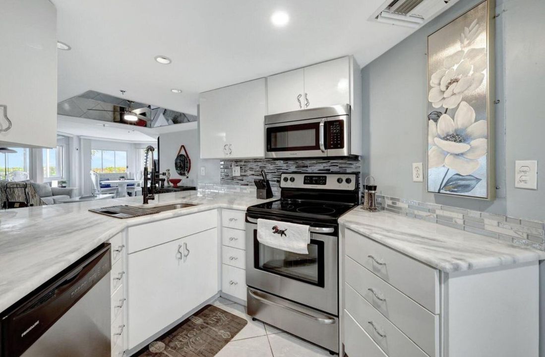 For Rent: $2,800 (2 beds, 2 baths, 1239 Square Feet)