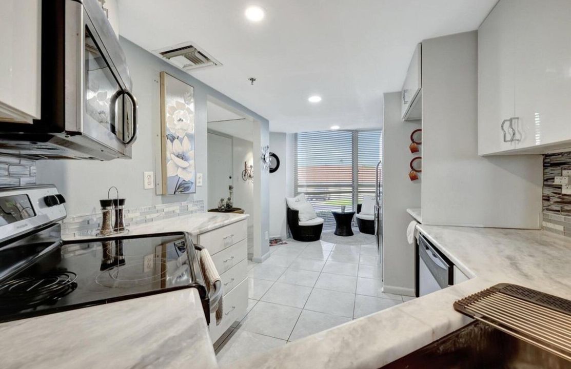 For Rent: $2,800 (2 beds, 2 baths, 1239 Square Feet)