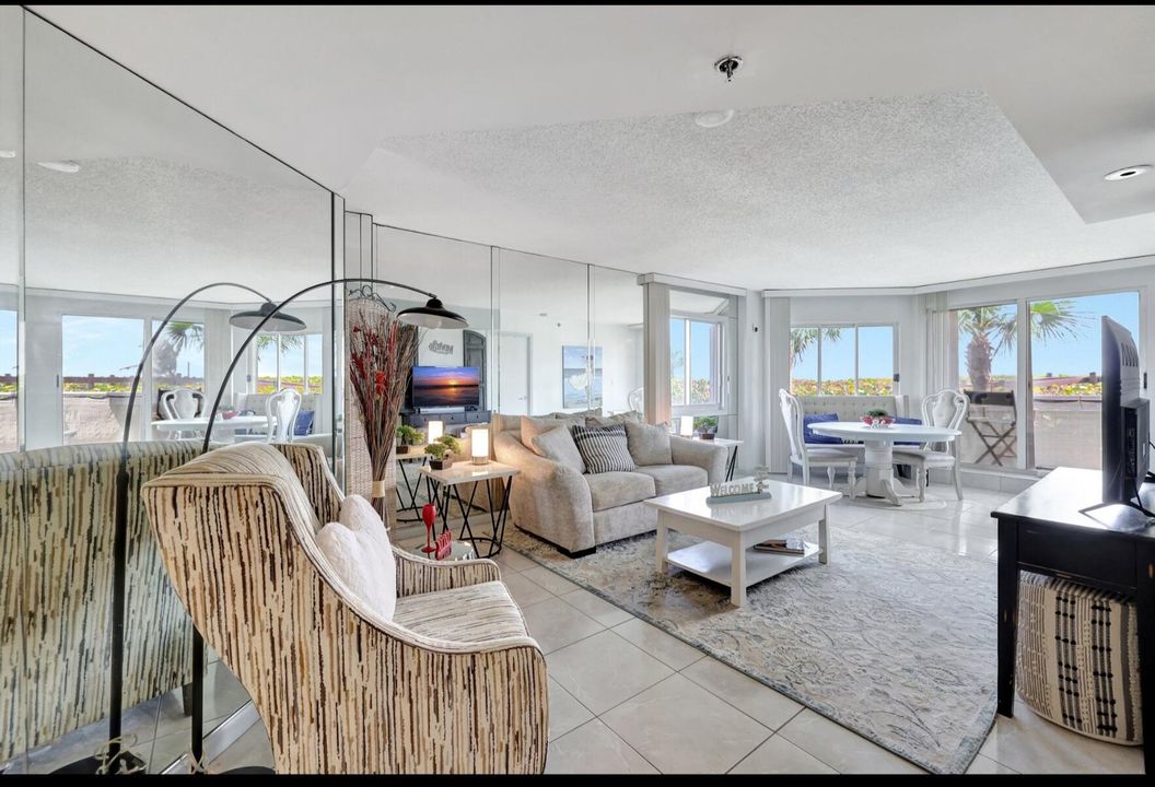 For Rent: $2,800 (2 beds, 2 baths, 1239 Square Feet)