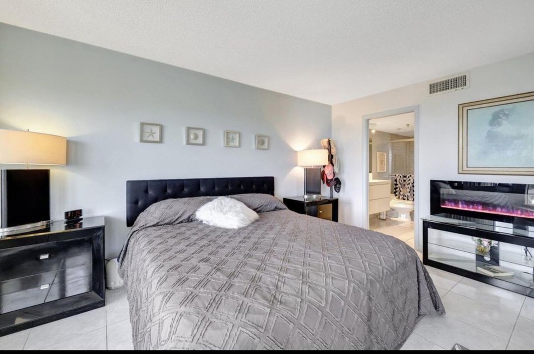 For Rent: $2,800 (2 beds, 2 baths, 1239 Square Feet)