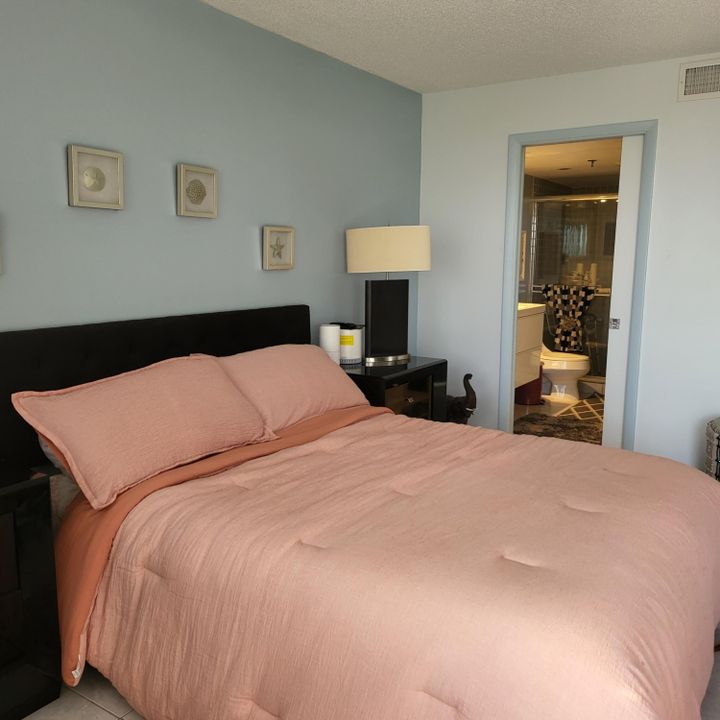 For Rent: $2,800 (2 beds, 2 baths, 1239 Square Feet)