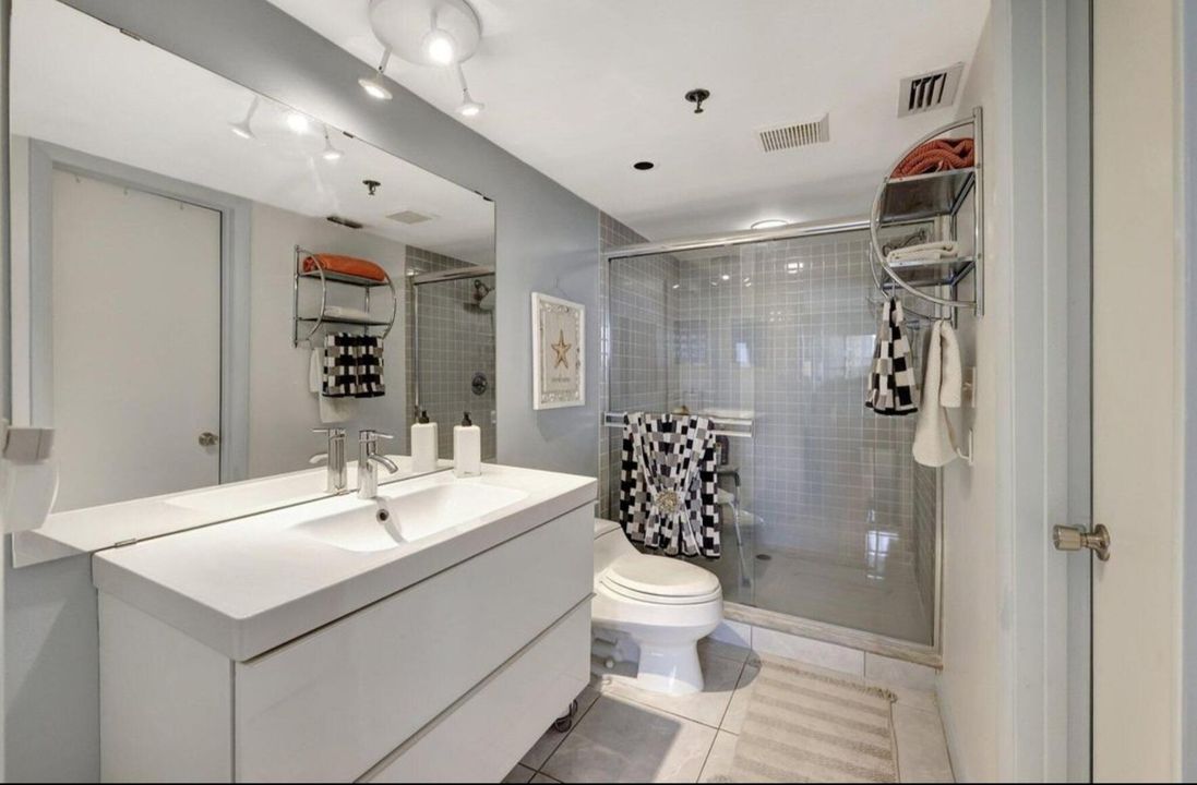 For Rent: $2,800 (2 beds, 2 baths, 1239 Square Feet)