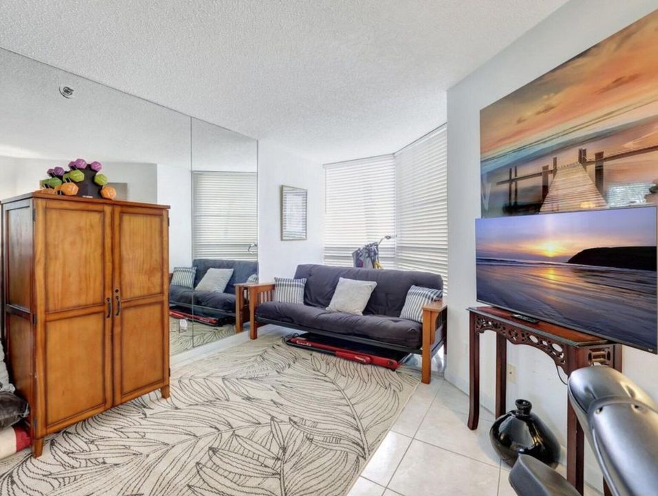 For Rent: $2,800 (2 beds, 2 baths, 1239 Square Feet)