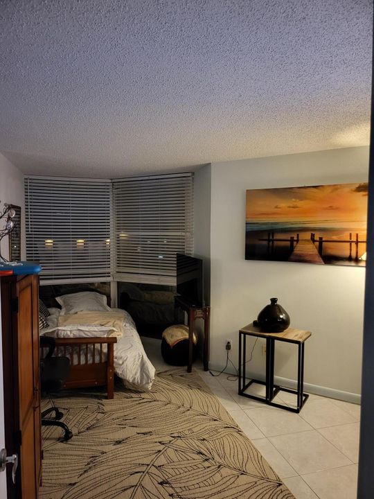 For Rent: $2,800 (2 beds, 2 baths, 1239 Square Feet)