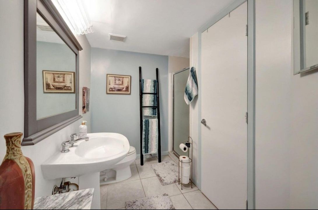 For Rent: $2,800 (2 beds, 2 baths, 1239 Square Feet)