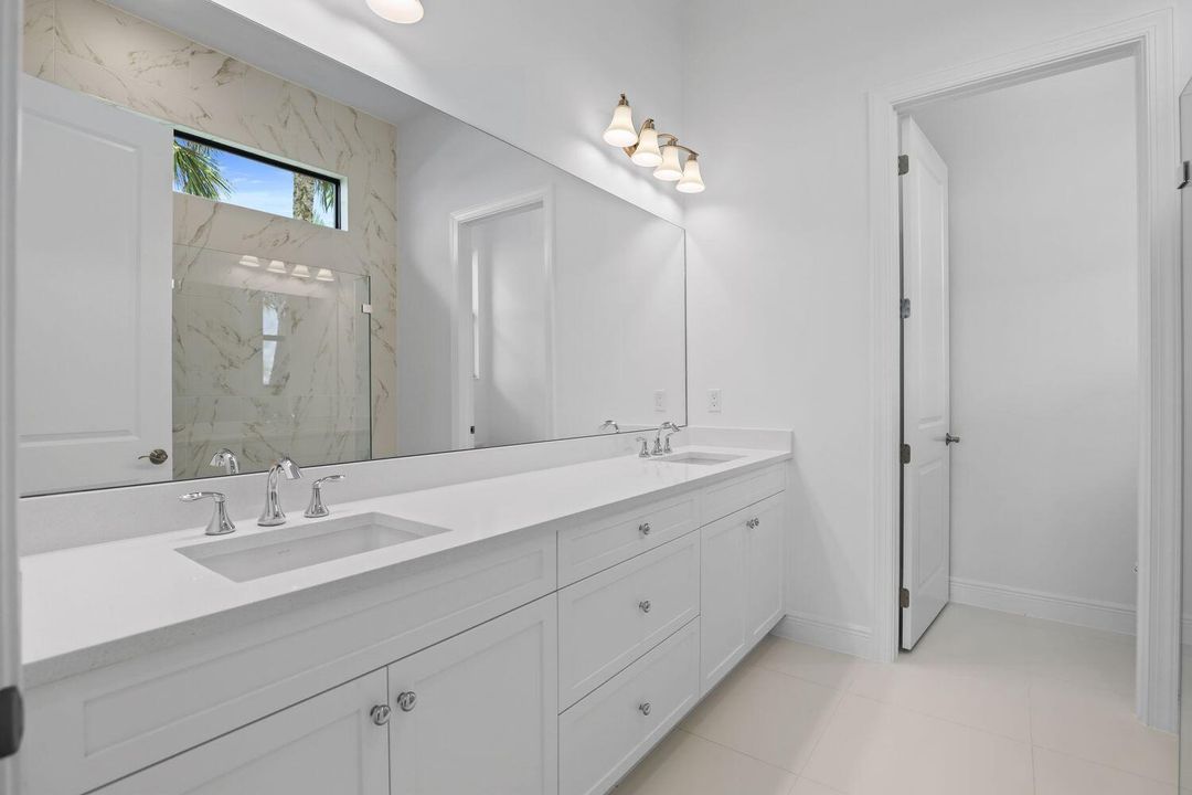 合同活跃: $579,990 (2 贝兹, 2 浴室, 1547 平方英尺)