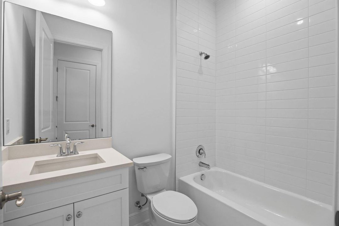 合同活跃: $579,990 (2 贝兹, 2 浴室, 1547 平方英尺)