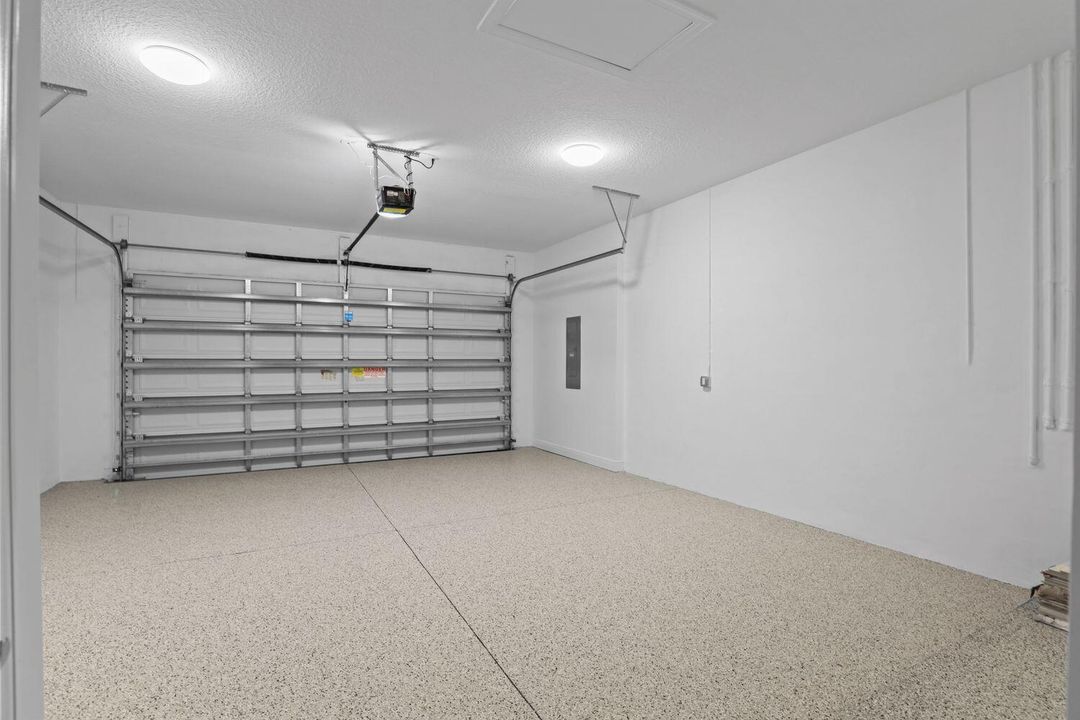 合同活跃: $579,990 (2 贝兹, 2 浴室, 1547 平方英尺)