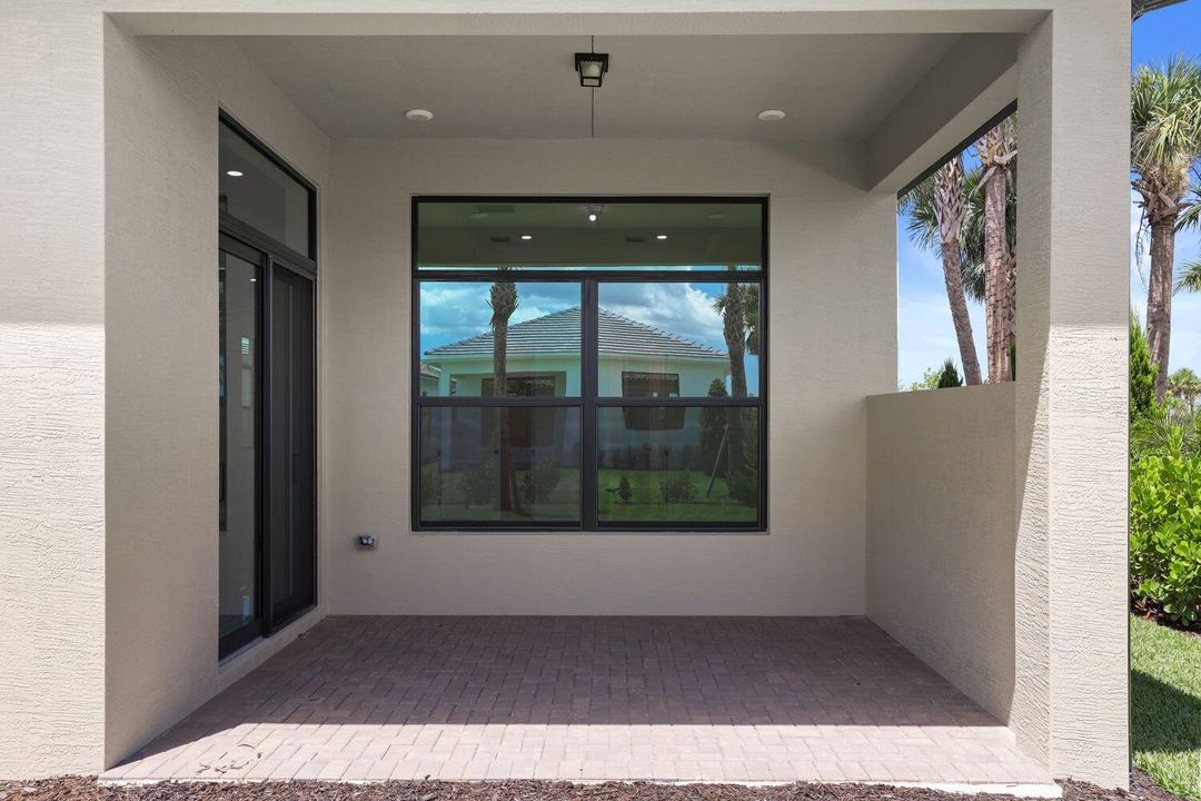 合同活跃: $579,990 (2 贝兹, 2 浴室, 1547 平方英尺)