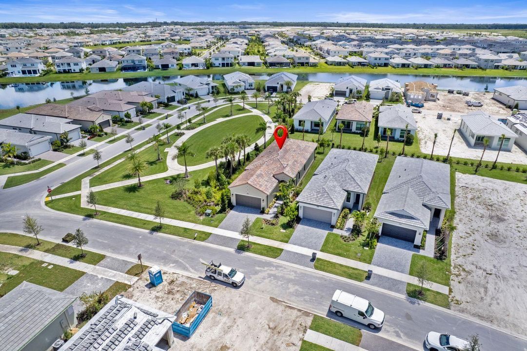 合同活跃: $579,990 (2 贝兹, 2 浴室, 1547 平方英尺)