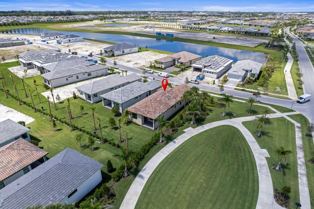 合同活跃: $579,990 (2 贝兹, 2 浴室, 1547 平方英尺)