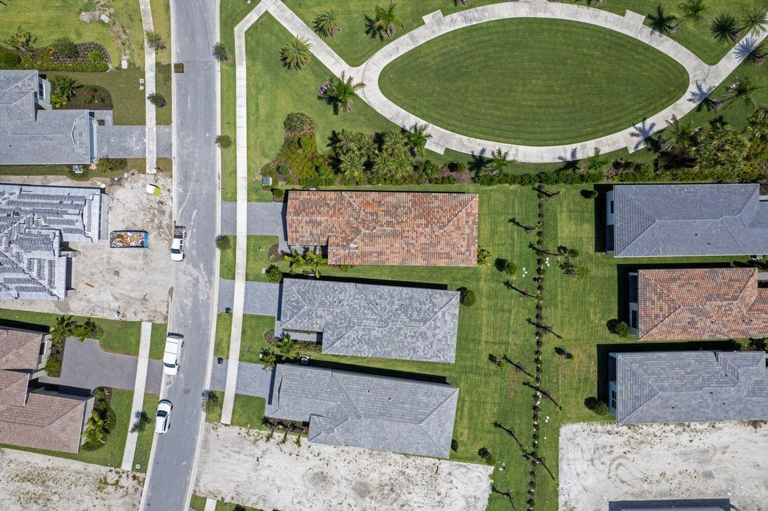 合同活跃: $579,990 (2 贝兹, 2 浴室, 1547 平方英尺)