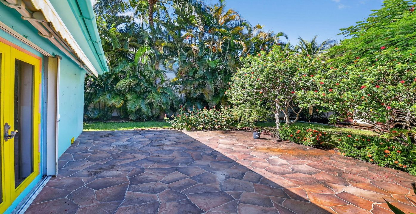 Под контрактом: $1,400,000 (3 спален, 2 ванн, 1235 Квадратных фут)