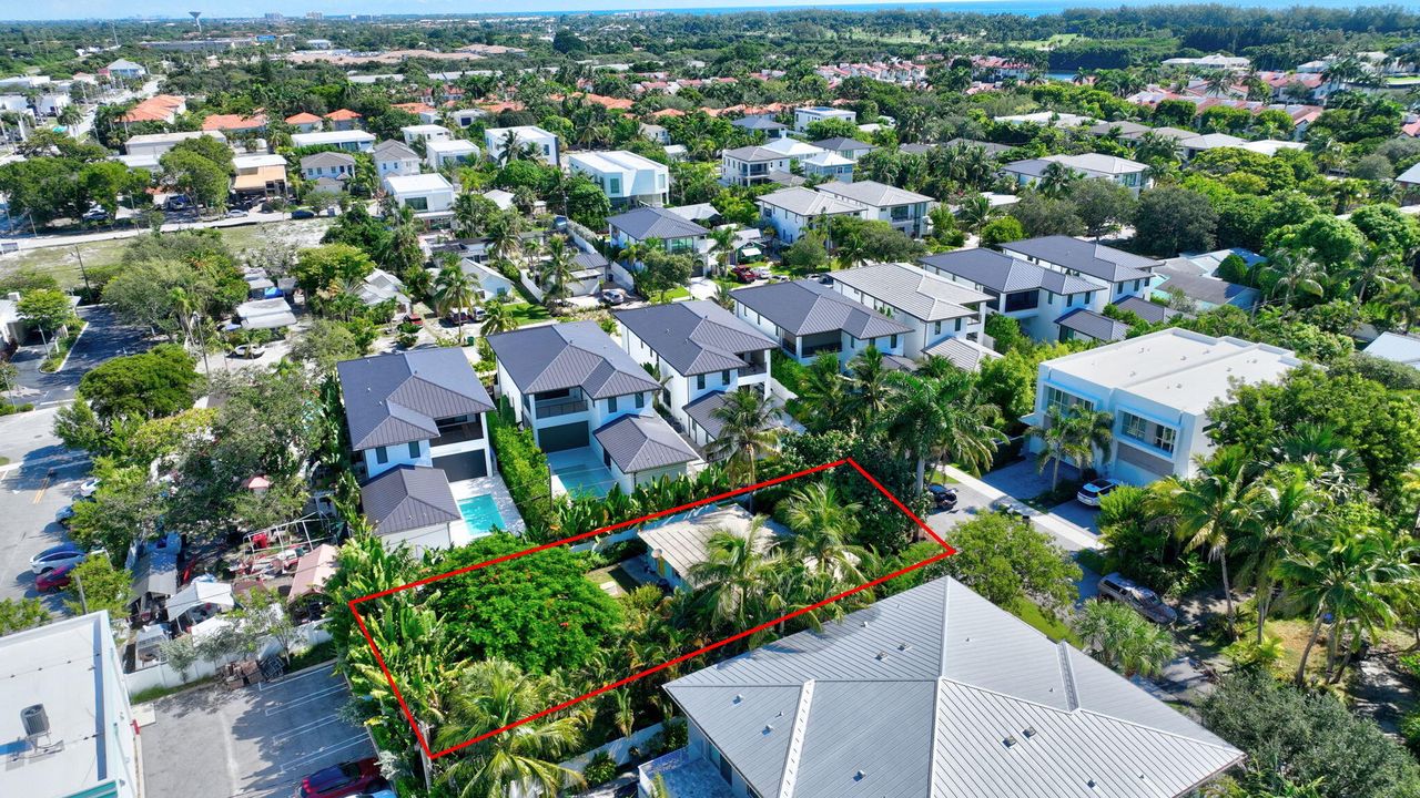 Под контрактом: $1,400,000 (3 спален, 2 ванн, 1235 Квадратных фут)