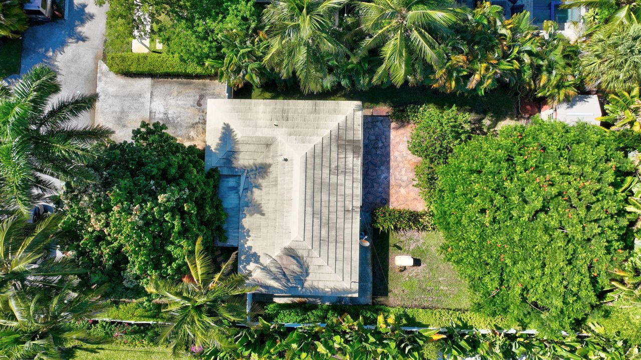 Под контрактом: $1,400,000 (3 спален, 2 ванн, 1235 Квадратных фут)