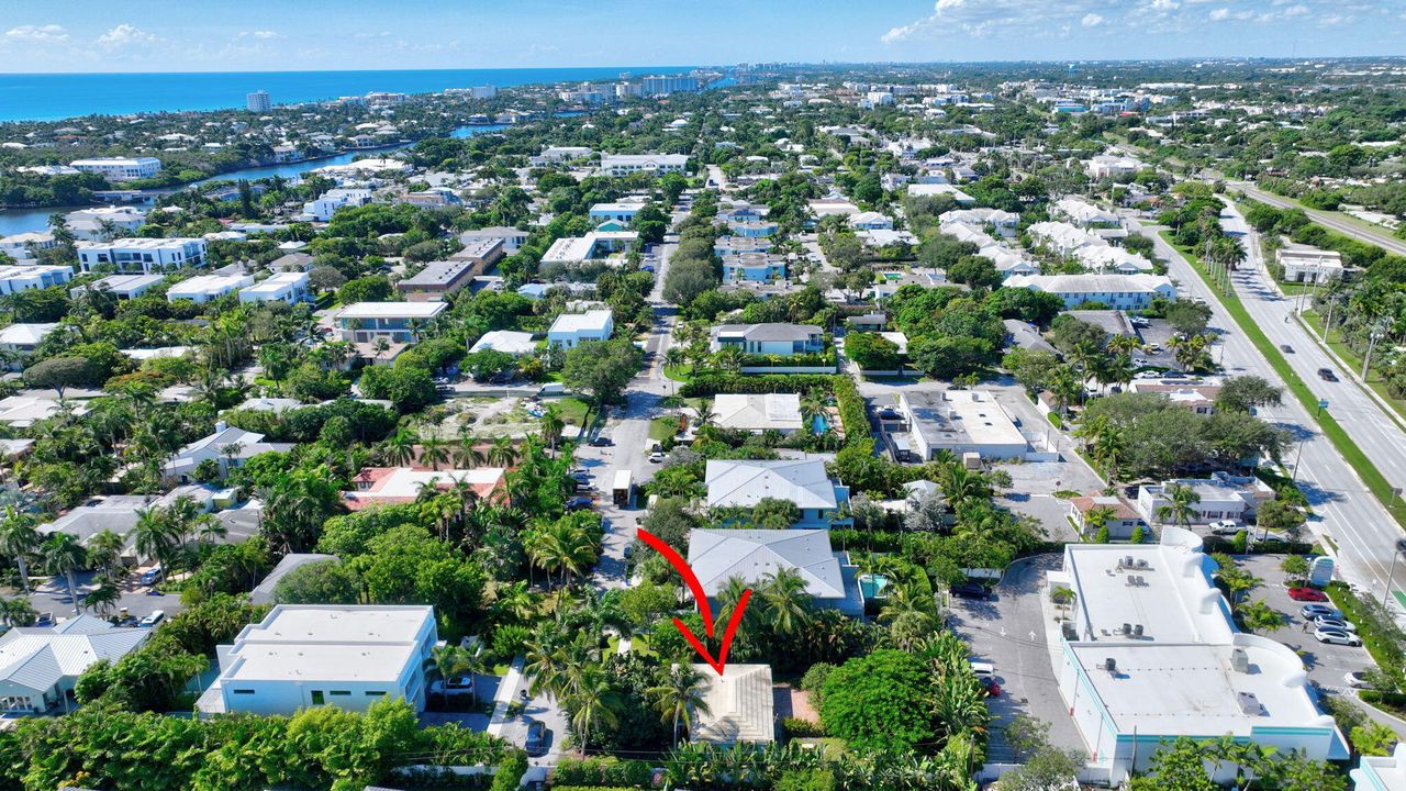 Под контрактом: $1,400,000 (3 спален, 2 ванн, 1235 Квадратных фут)