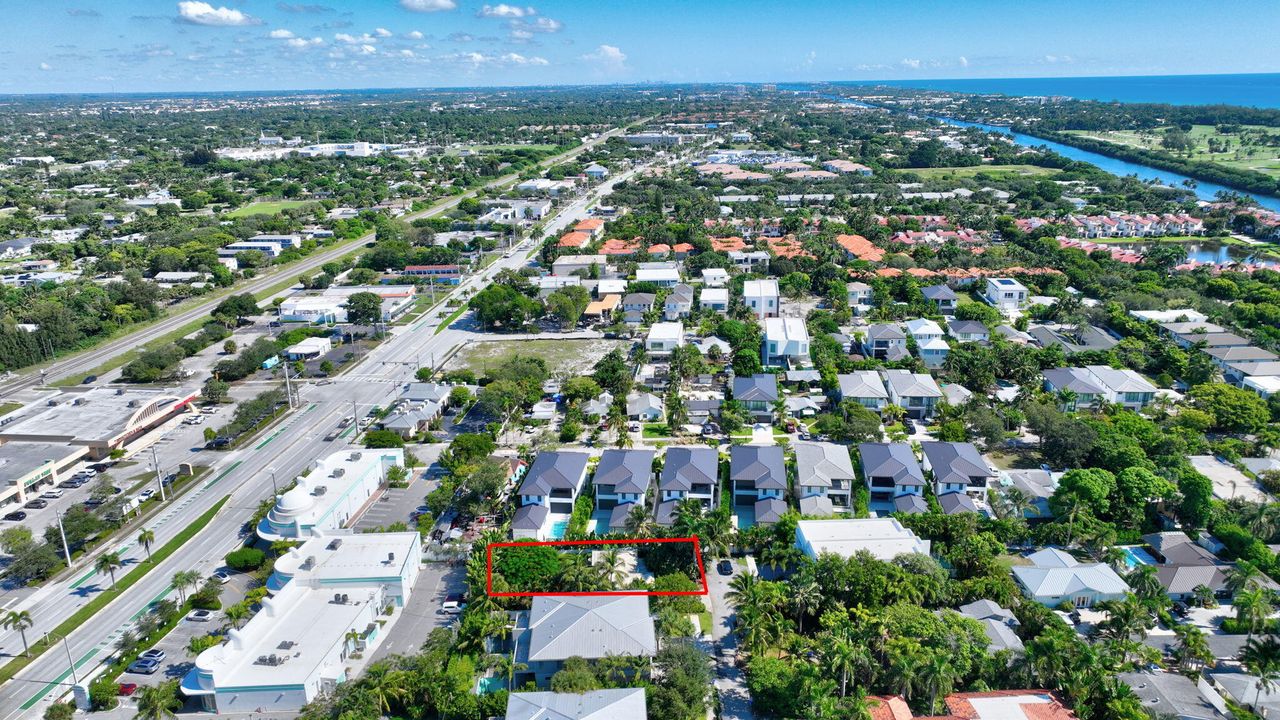 Под контрактом: $1,400,000 (3 спален, 2 ванн, 1235 Квадратных фут)