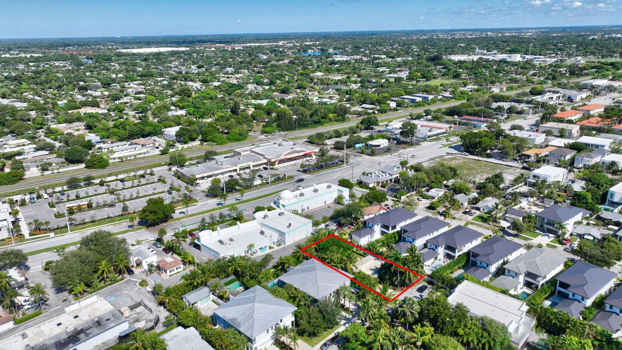 Под контрактом: $1,400,000 (3 спален, 2 ванн, 1235 Квадратных фут)