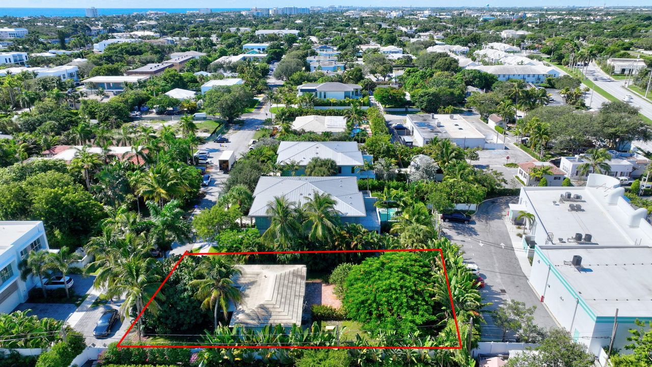 Под контрактом: $1,400,000 (3 спален, 2 ванн, 1235 Квадратных фут)