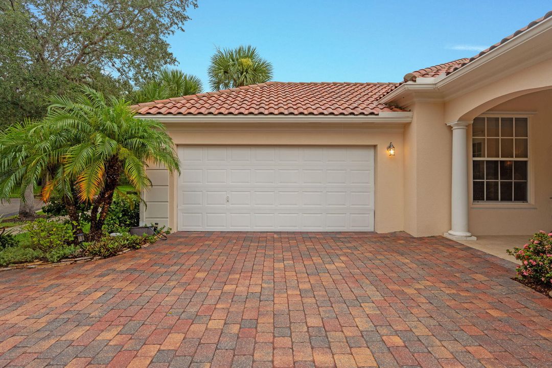 For Sale: $855,000 (4 beds, 3 baths, 2493 Square Feet)