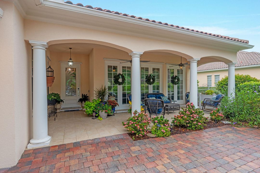 For Sale: $855,000 (4 beds, 3 baths, 2493 Square Feet)