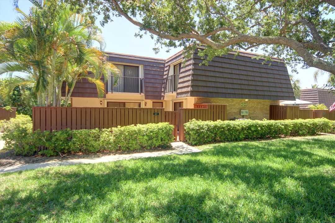 Под контрактом: $5,500 (2 спален, 2 ванн, 1188 Квадратных фут)