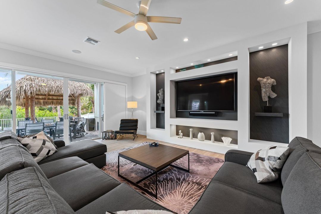 На продажу: $4,395,000 (6 спален, 4 ванн, 4271 Квадратных фут)