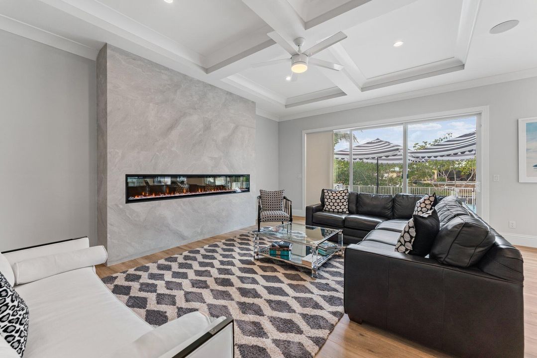 На продажу: $4,395,000 (6 спален, 4 ванн, 4271 Квадратных фут)