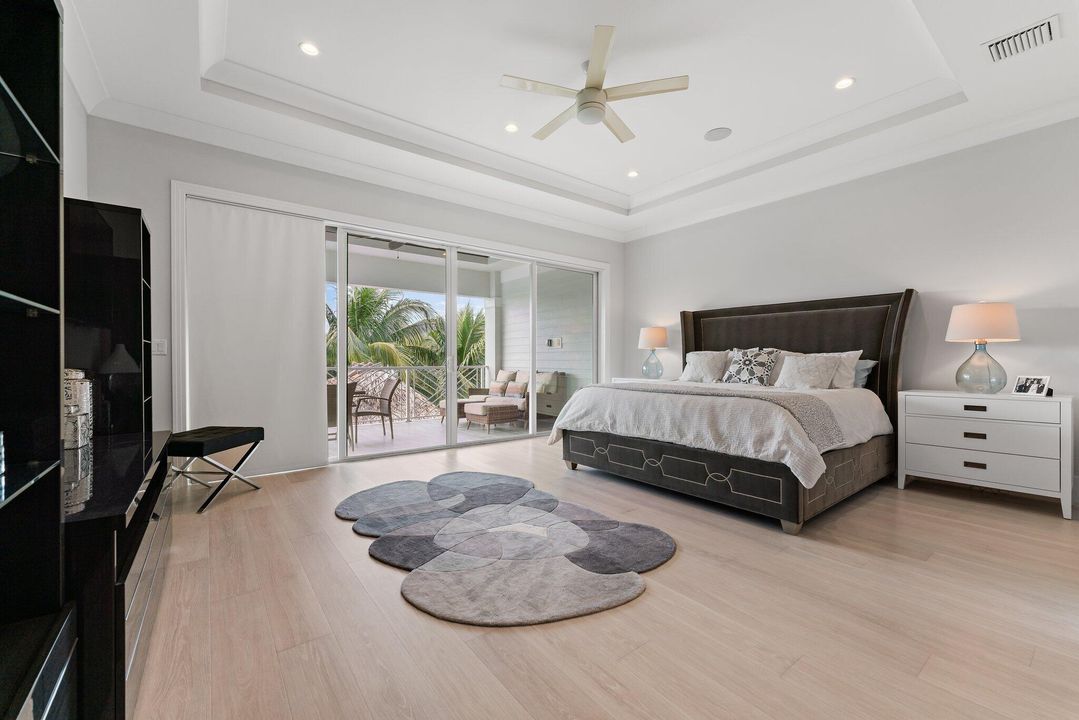 На продажу: $4,395,000 (6 спален, 4 ванн, 4271 Квадратных фут)