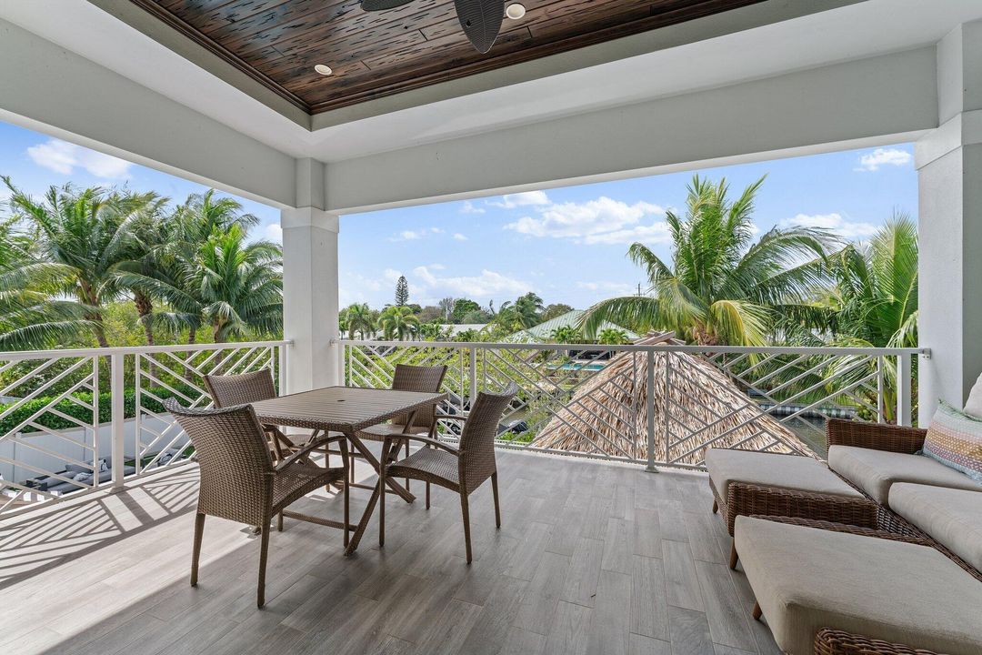 На продажу: $4,395,000 (6 спален, 4 ванн, 4271 Квадратных фут)