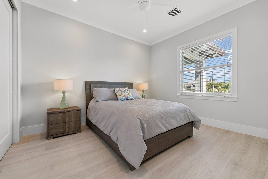 На продажу: $4,395,000 (6 спален, 4 ванн, 4271 Квадратных фут)