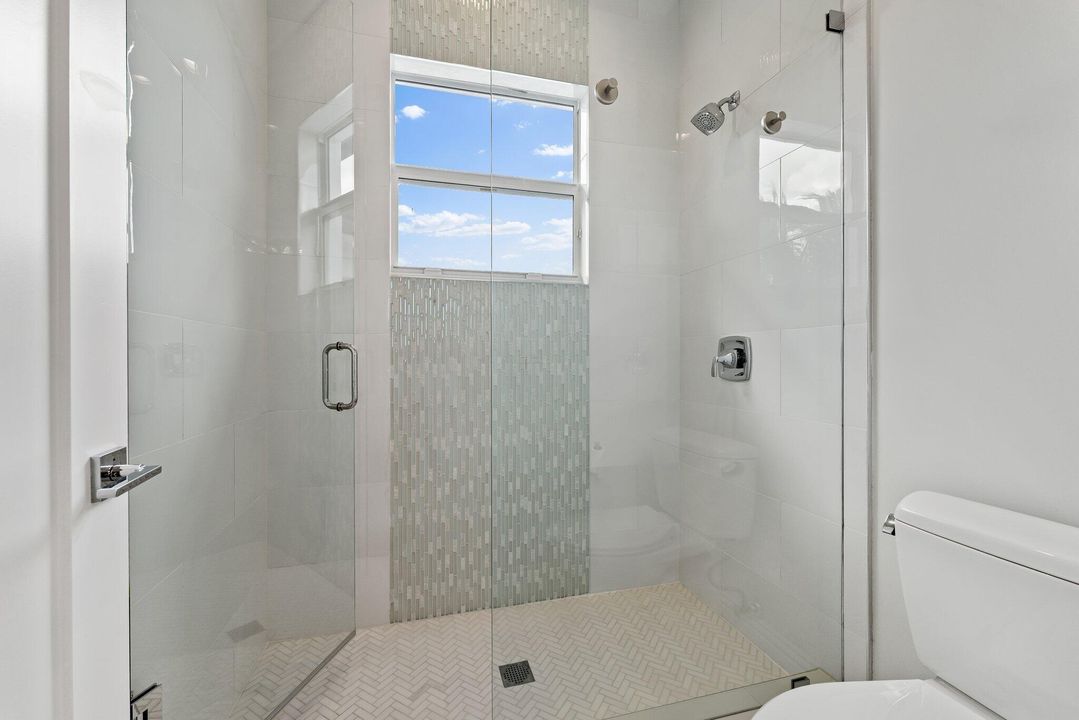 На продажу: $4,395,000 (6 спален, 4 ванн, 4271 Квадратных фут)