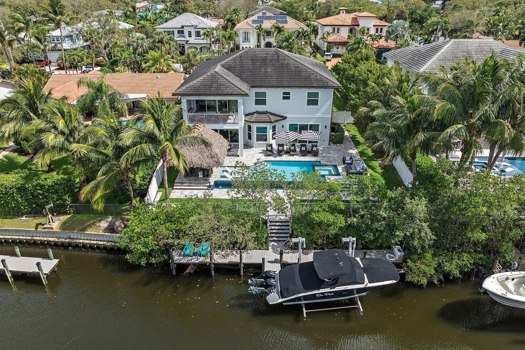 На продажу: $4,395,000 (6 спален, 4 ванн, 4271 Квадратных фут)