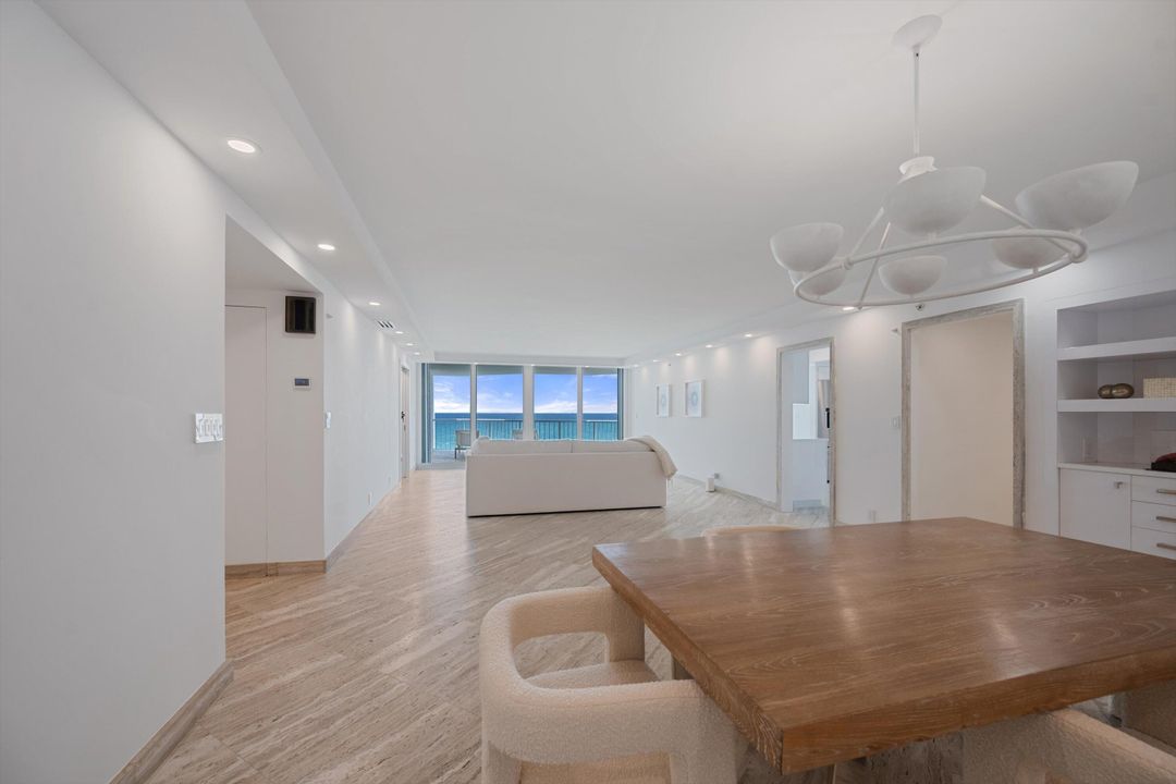 待售: $2,450,000 (2 贝兹, 2 浴室, 2350 平方英尺)