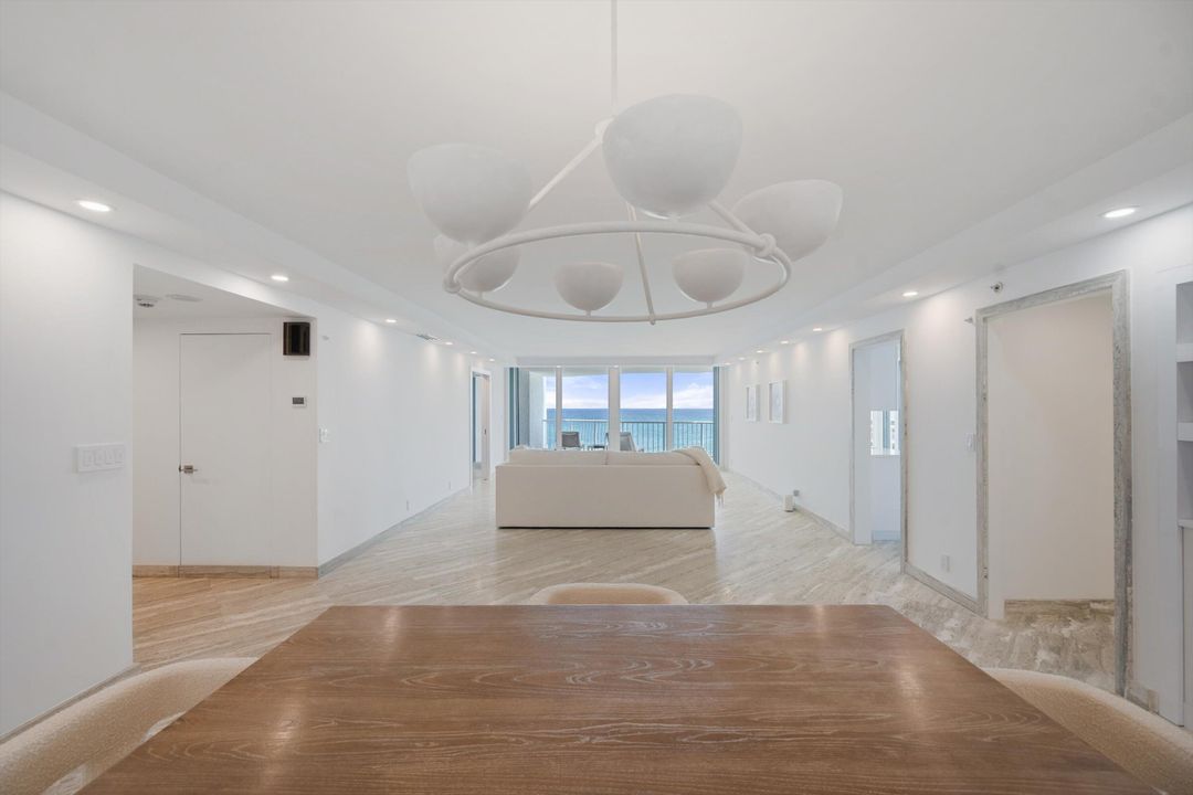 待售: $2,450,000 (2 贝兹, 2 浴室, 2350 平方英尺)