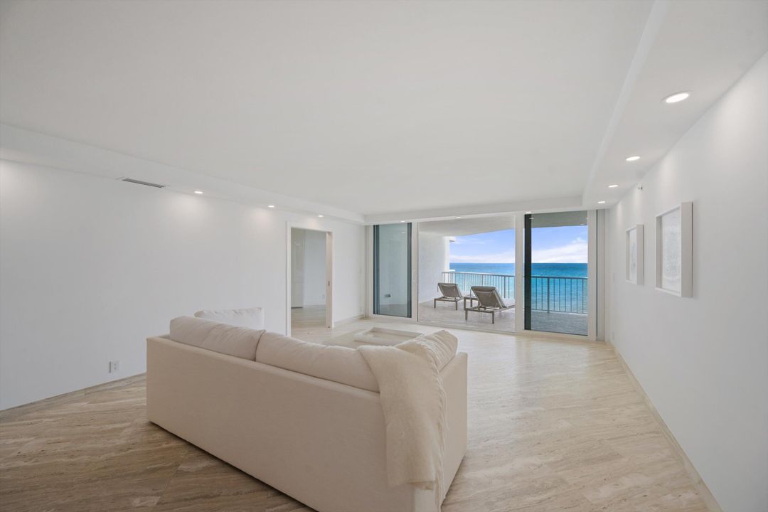 待售: $2,450,000 (2 贝兹, 2 浴室, 2350 平方英尺)