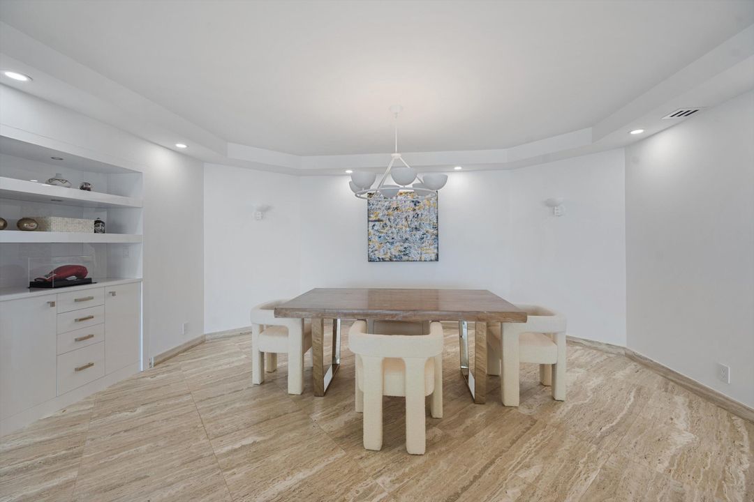 待售: $2,450,000 (2 贝兹, 2 浴室, 2350 平方英尺)