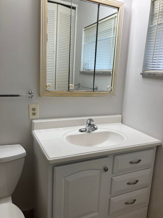 合同活跃: $1,650 (2 贝兹, 2 浴室, 1014 平方英尺)