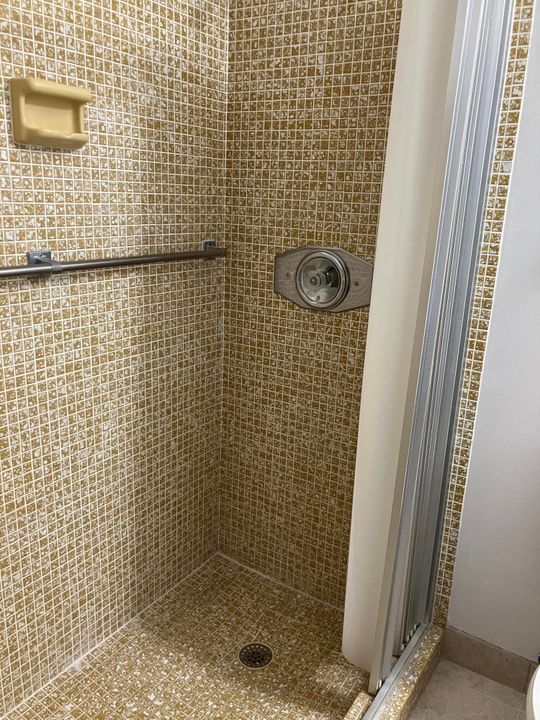 合同活跃: $1,650 (2 贝兹, 2 浴室, 1014 平方英尺)