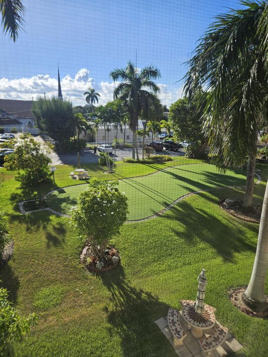 合同活跃: $179,000 (2 贝兹, 2 浴室, 940 平方英尺)