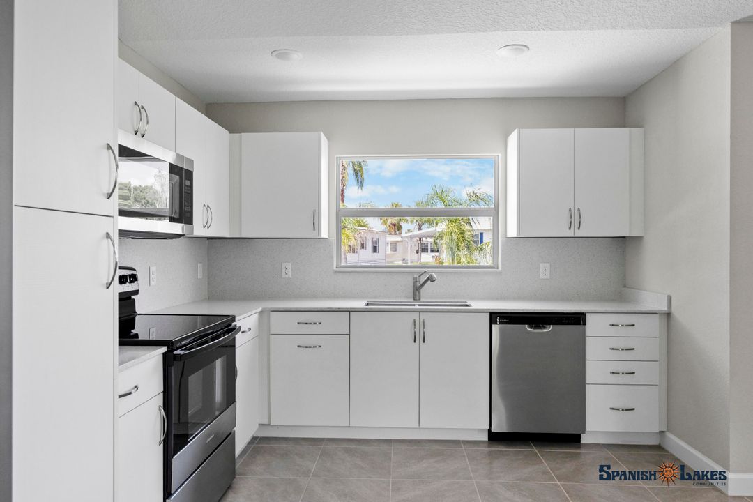 Под контрактом: $199,000 (1 спален, 1 ванн, 950 Квадратных фут)